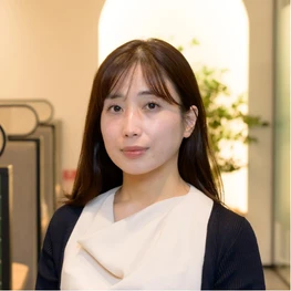 新貝 仁那